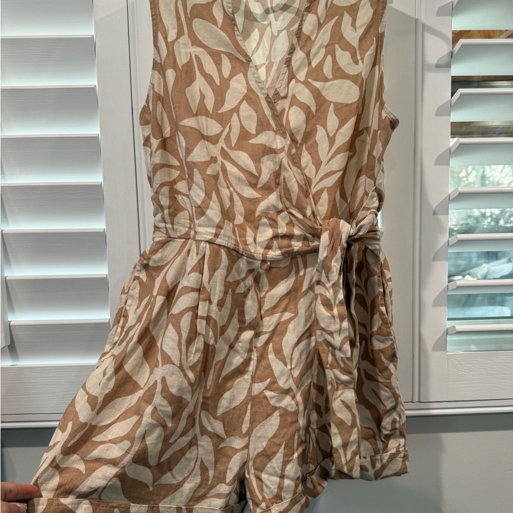 Leaf Print Sleeveless Romper